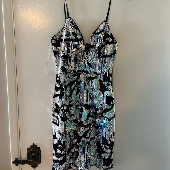 Fashion nova sequence dress - Picture 1 of 4